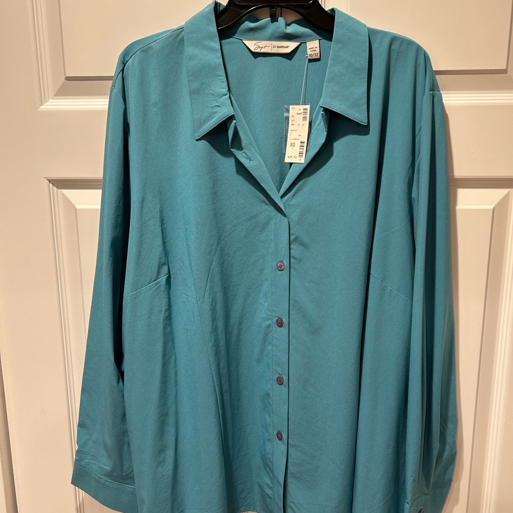 Avenue Turquoise Women's Button-Down Blouse Size 30/32 NWT